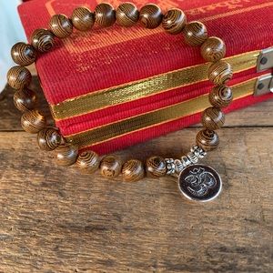 ✨BOHO SANDALWOOD BRACELET W/LOTUS CHARM 8mm✨